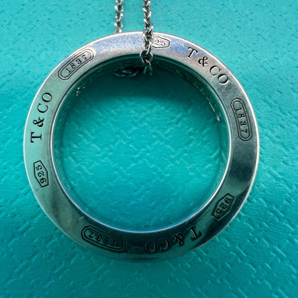 🔴Authentic TIFFANY & CO Silver Reservable T & CO 1837 Circle Pendent Necklace🔴 - Picture 5 of 10